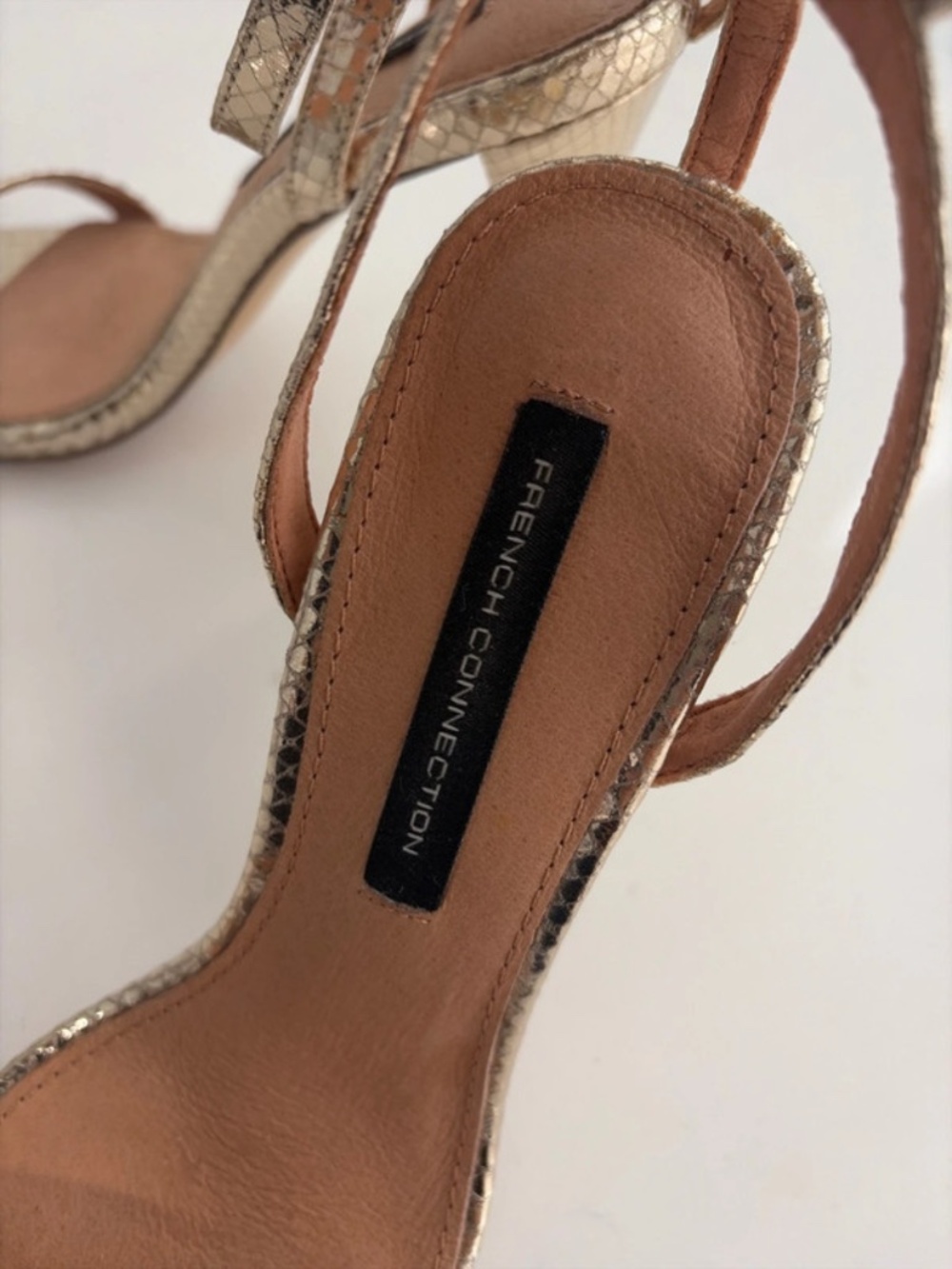Gold heels - Picture 9 of 11